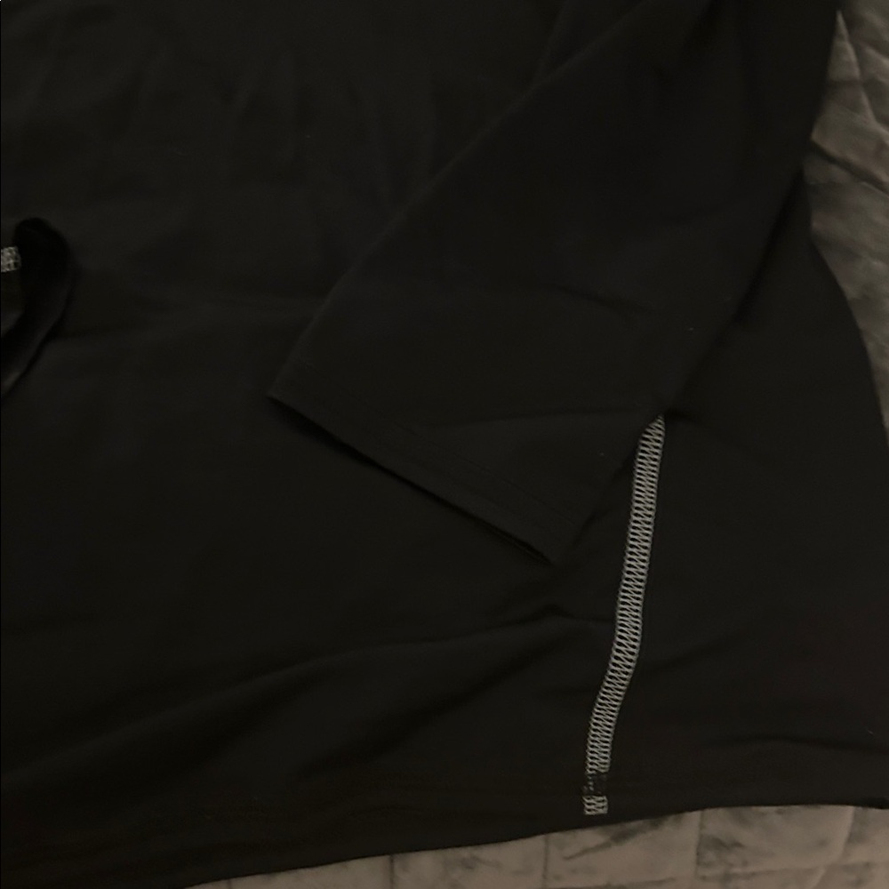 Under Armour Men's Black Long Sleeve Tee with Gray Accents Compression XLT - Picture 6 of 6